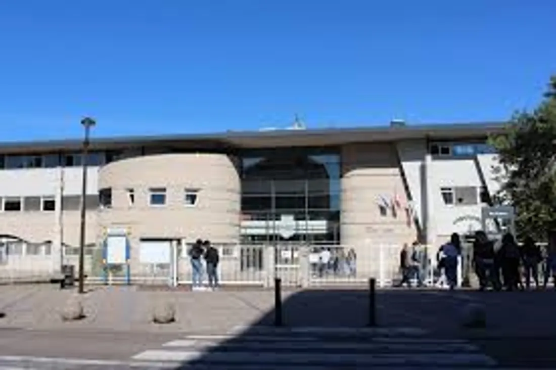 Lycée Louise Weiss Achères