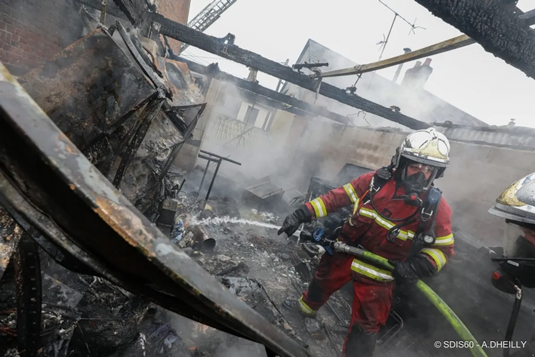 Incendie à Crèvecoeur-le-Grand