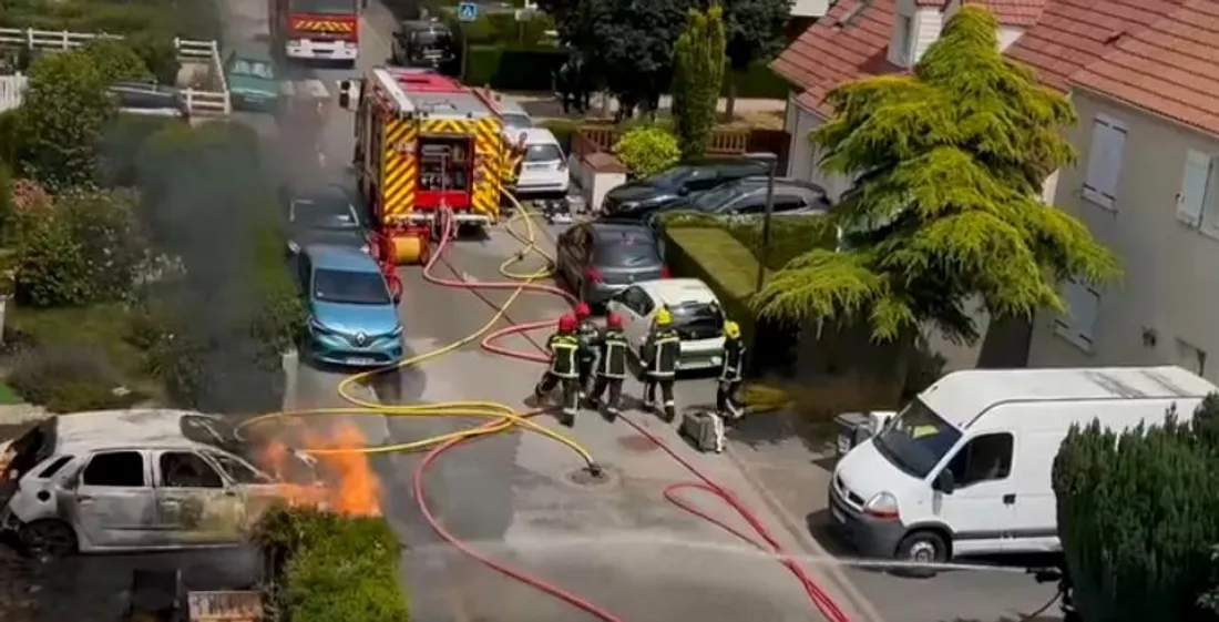 Les pompiers des Yvelines éteignent un incendie