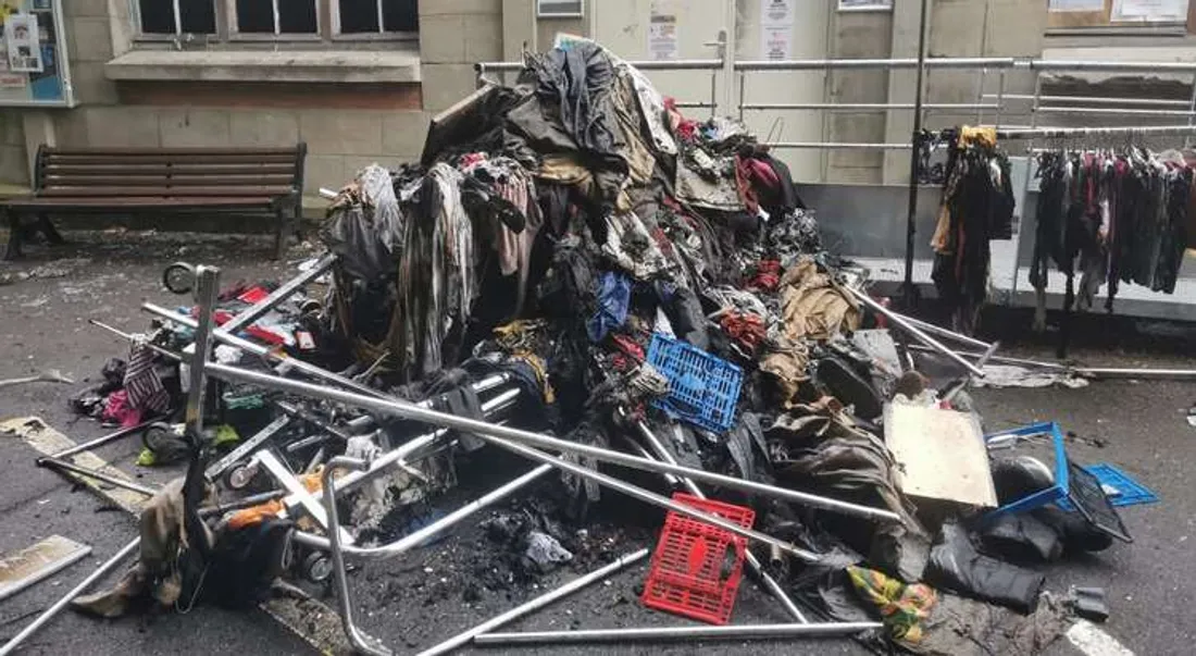 Vêtements ravagés par un incendie