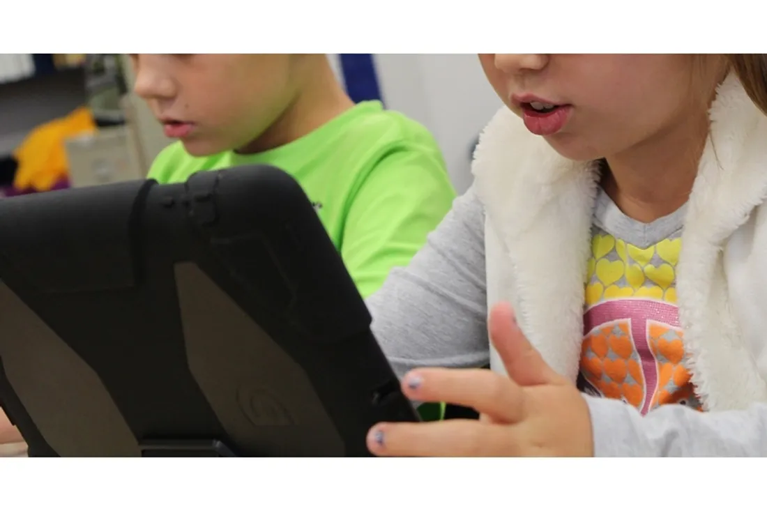 Enfant sur une tablette