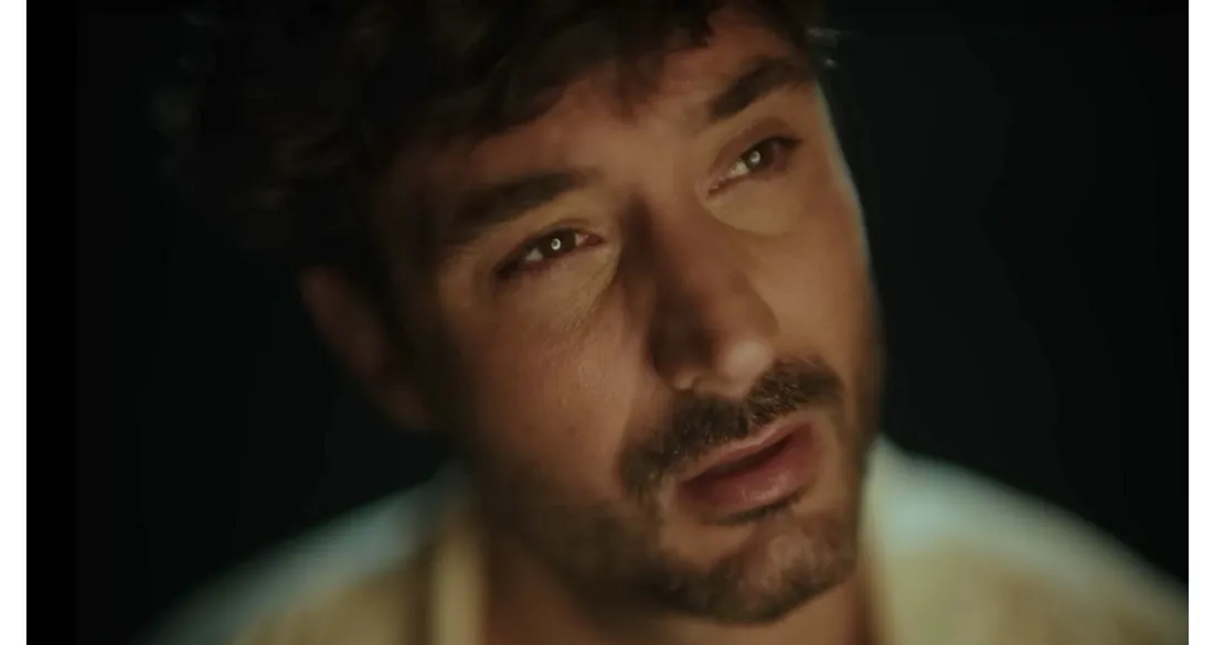 Jérémy Frérot dans le clip de "Adieu"