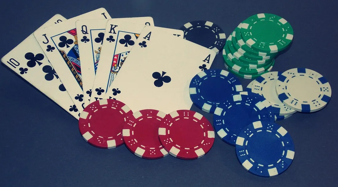 Cartes et jetons de poker