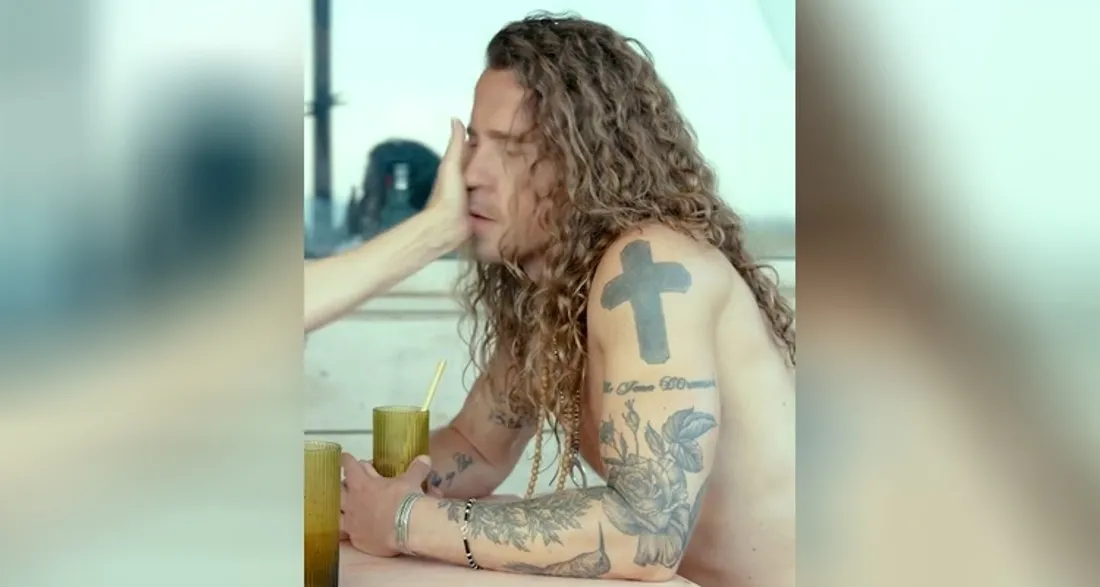 Julien Doré en pleine action sur le tournage de "Panda"