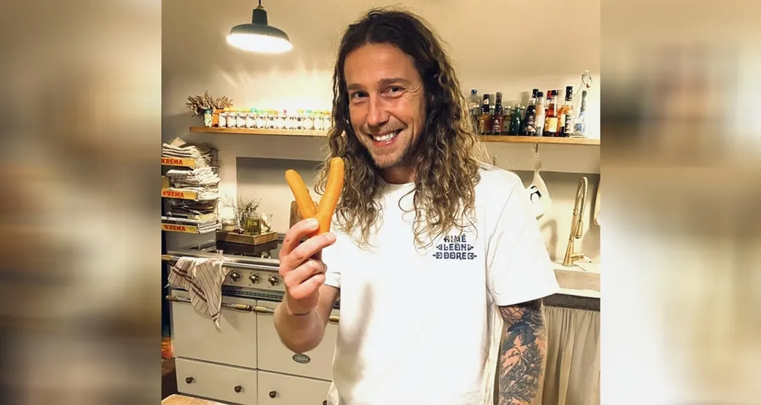 Julien Doré dans sa cuisine