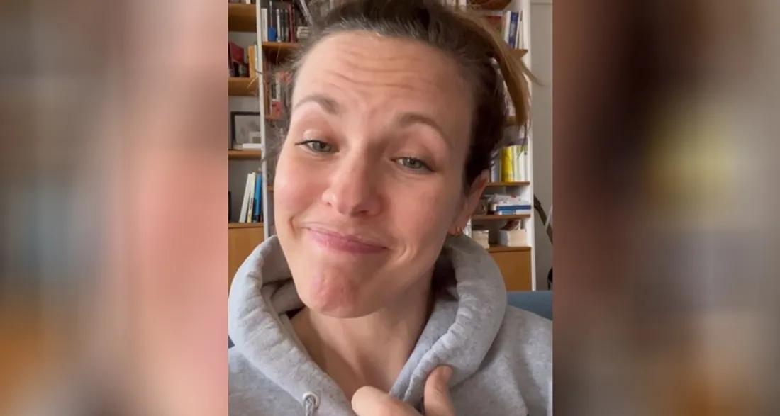 Lorie écoute sa fille chanter