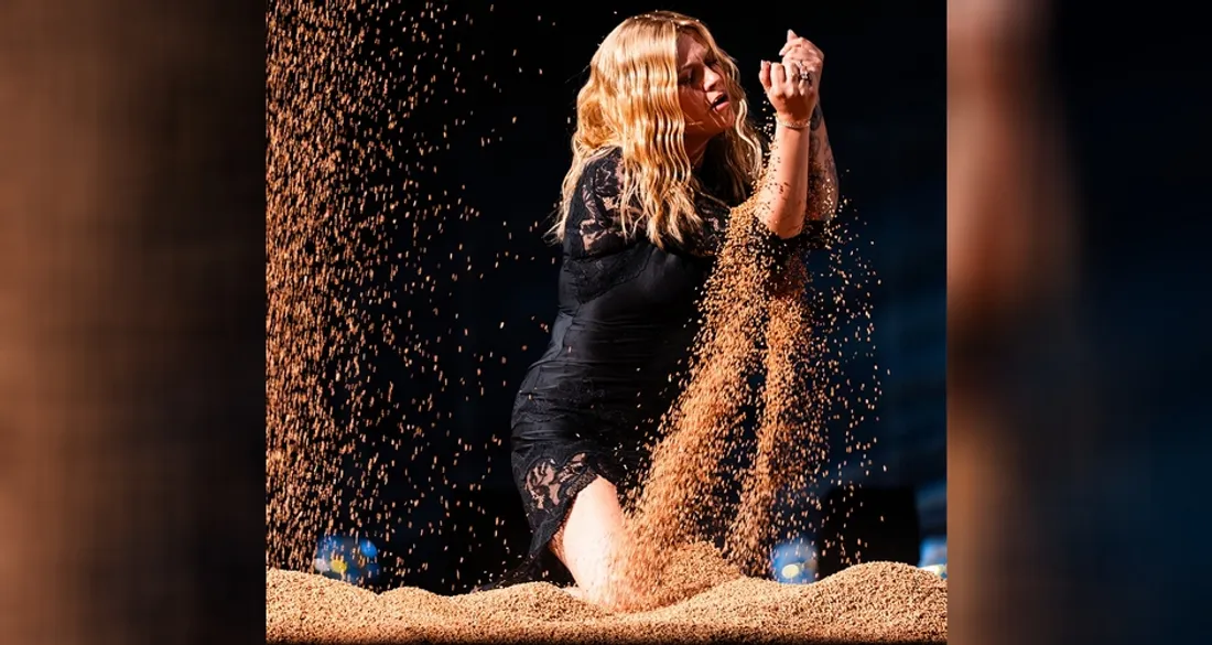 Louane interprête "Maman"