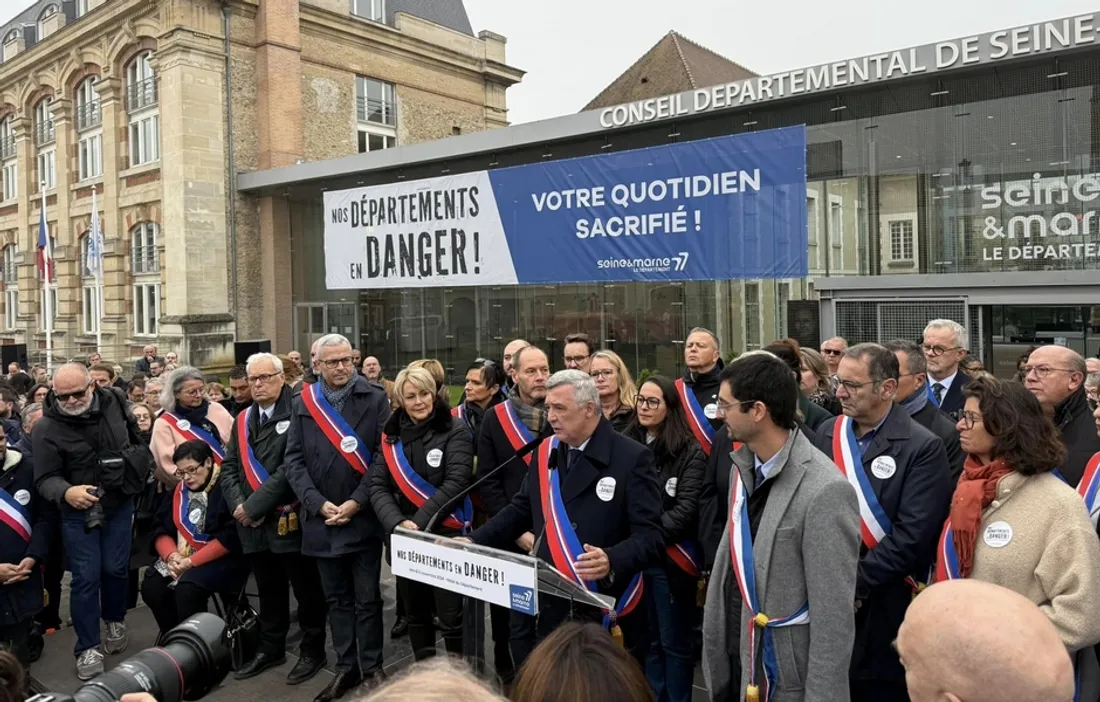 Manifestation d'élus à Melun