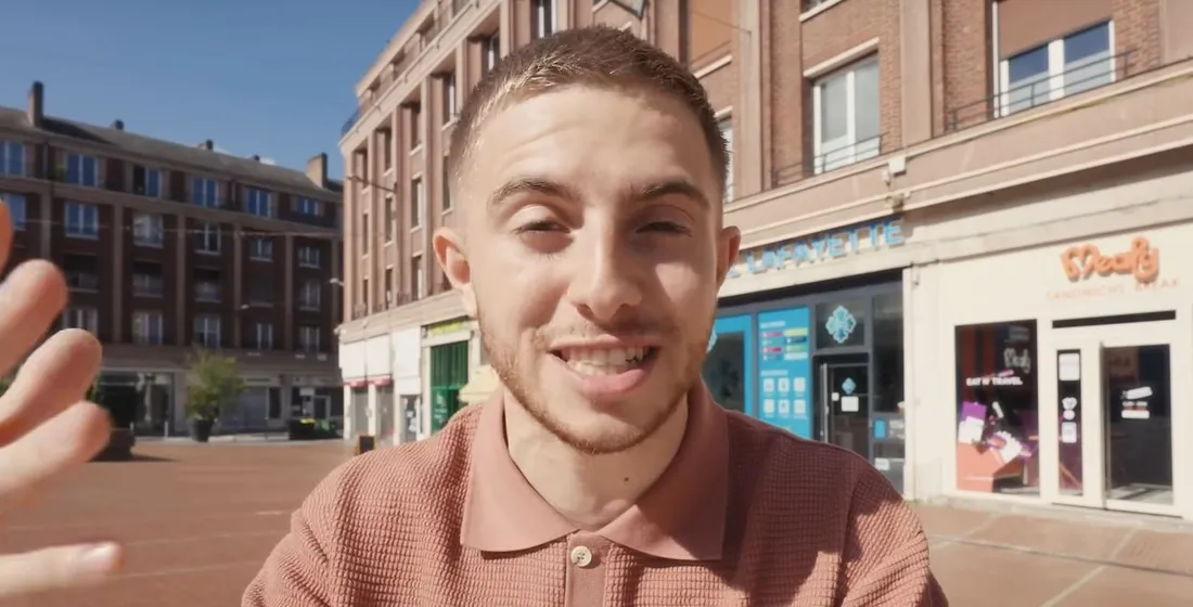 Michou devant le Mealy