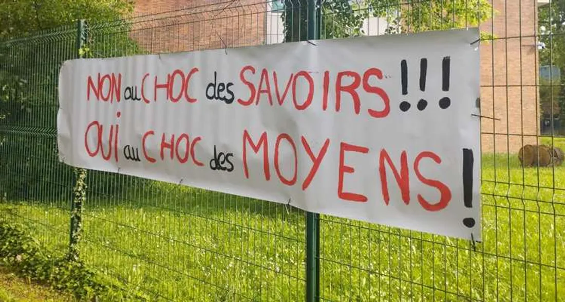 Affiche pour plus de moyens