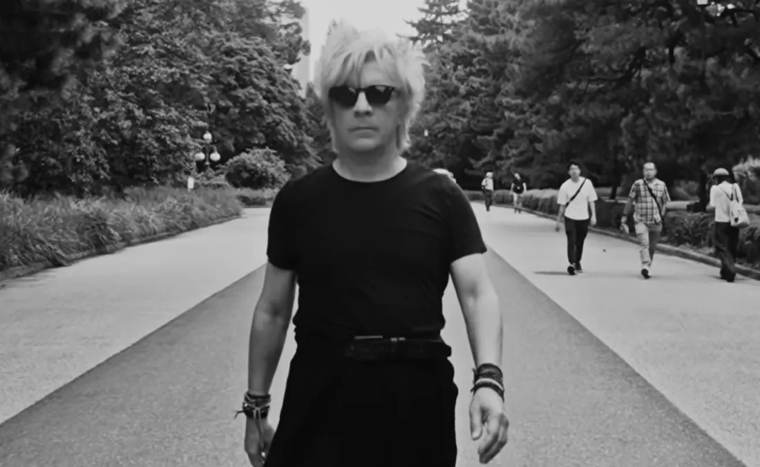 Nicola Sirkis dans le clip de "No Name"