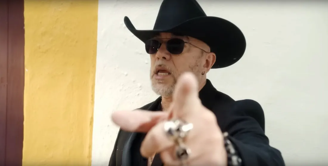 Pascal Obispo dans le clip de "Appelle-moi Johnny"