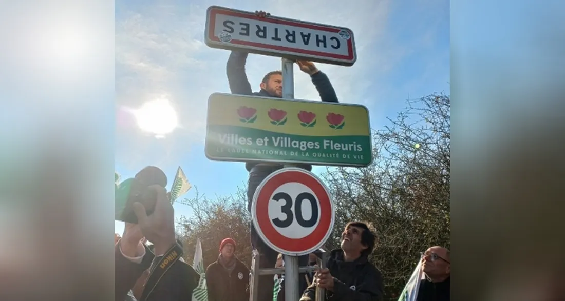 Panneau retourné de Chartres