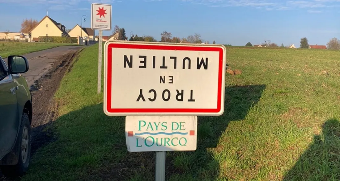 Panneau retourné de Trocy-en-Multien