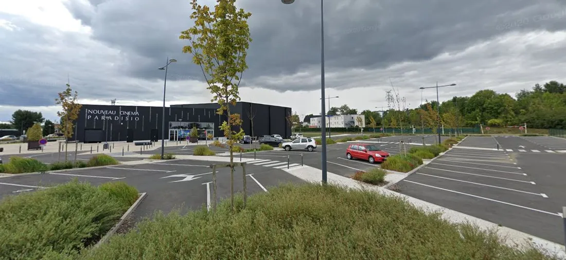 Parking du Cinéma le Nouveau Paradisio à Noyon