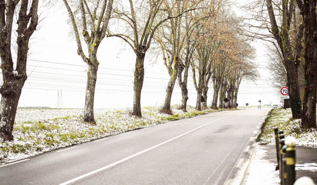 Route et paysage enneigé 