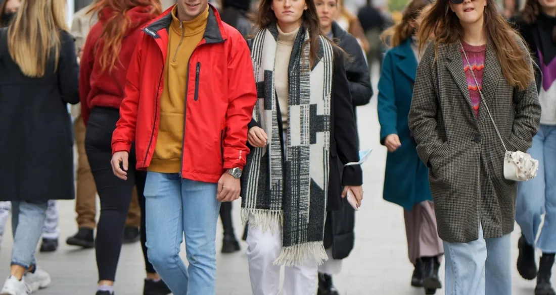 Personnes qui marchent