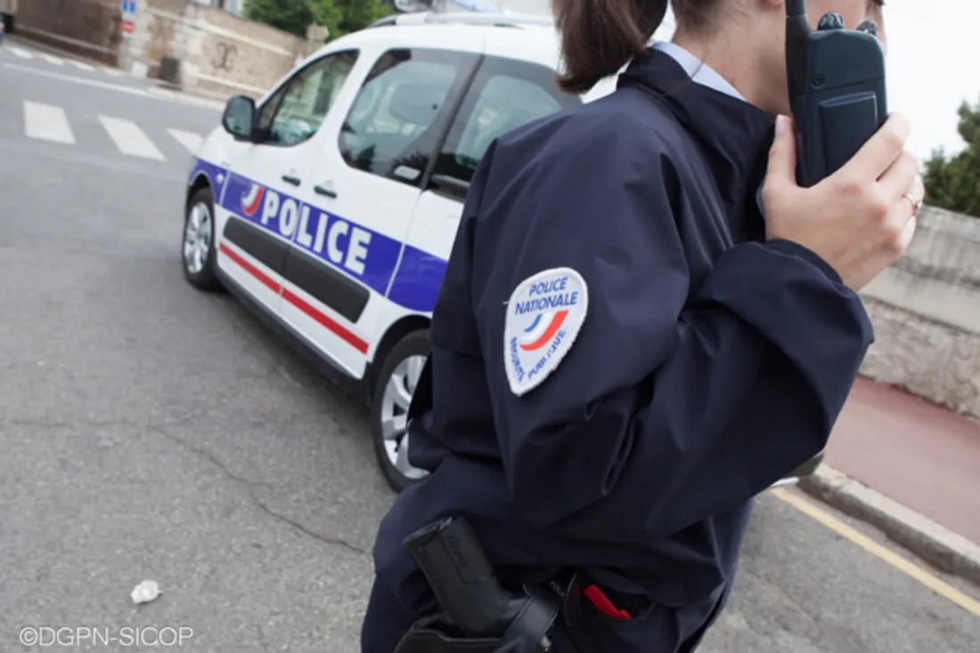 Policière