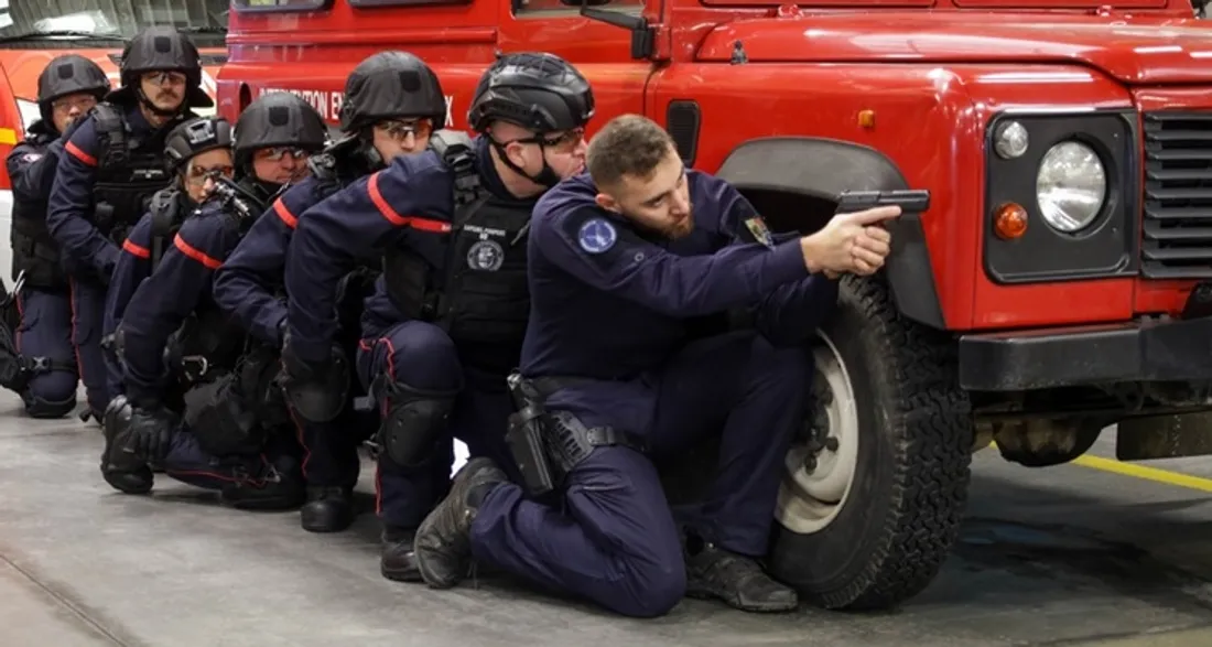 Pompiers et gendarmes se préparent à une tuerie