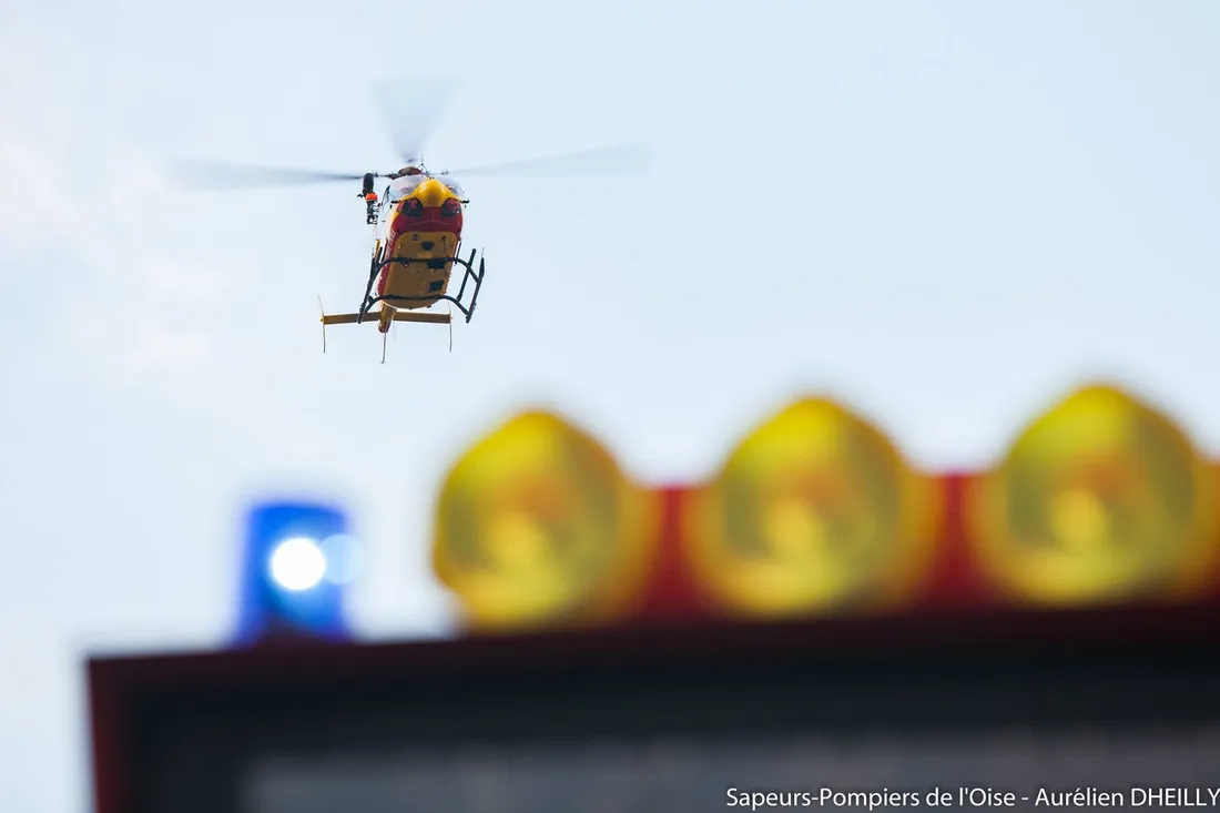 Hélicoptère intervenant sur les lieux d'un accident