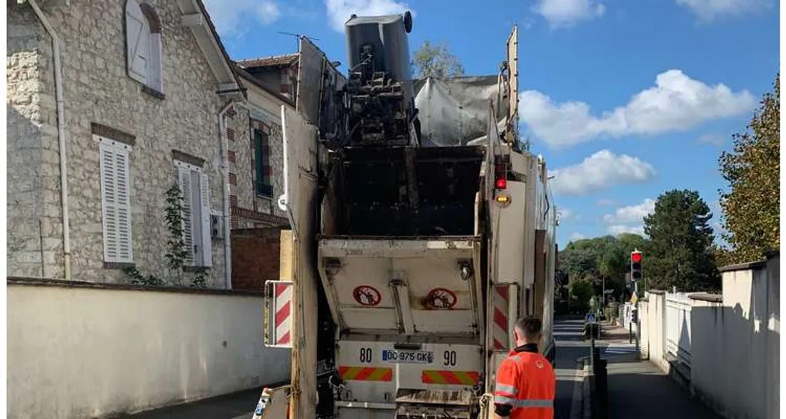 Camion à deux compartiments