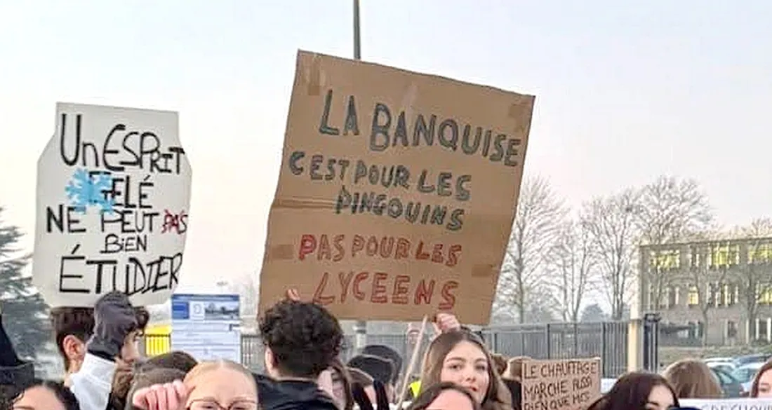 Rassemblement devant la cité scolaire d'Amiens sud