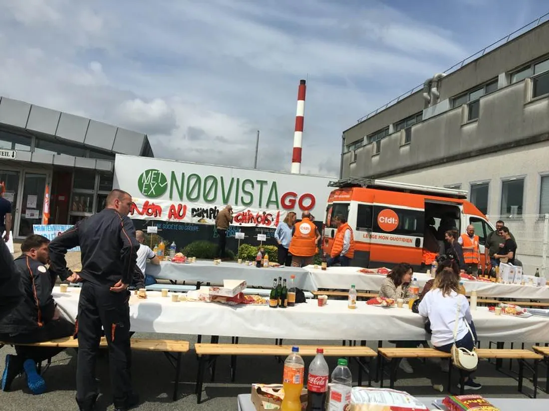 Rassemblement devant Noovistago