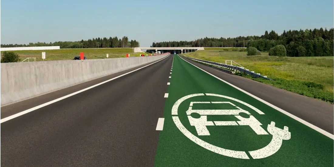 Chaussées équipées de bobines pour recharger les véhicules électriques