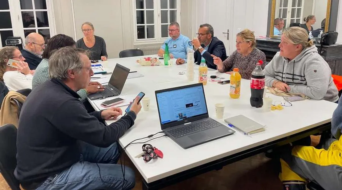 Réunion de crise à Saint-Rémy-lès-Chevreuse