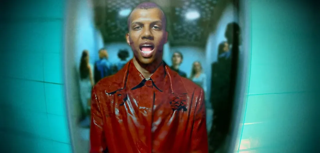 Stromae dans le clip "Que ce soit clair"