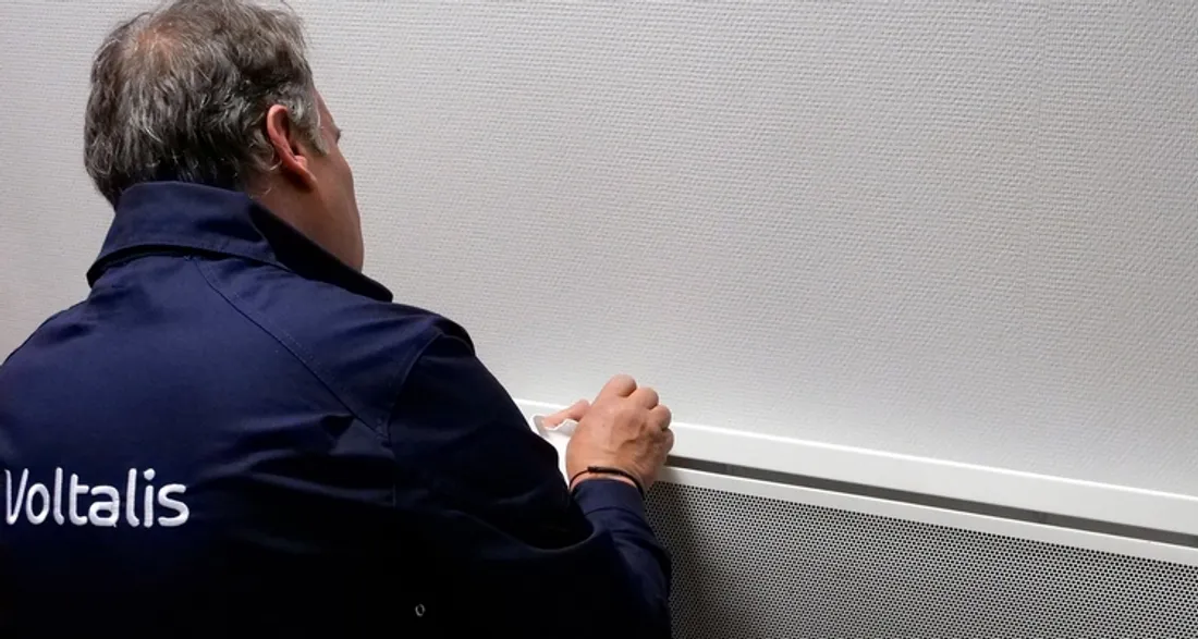 Installation d'un boîtier par un technicien