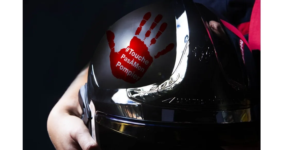 #TouchePasÀMonPompier