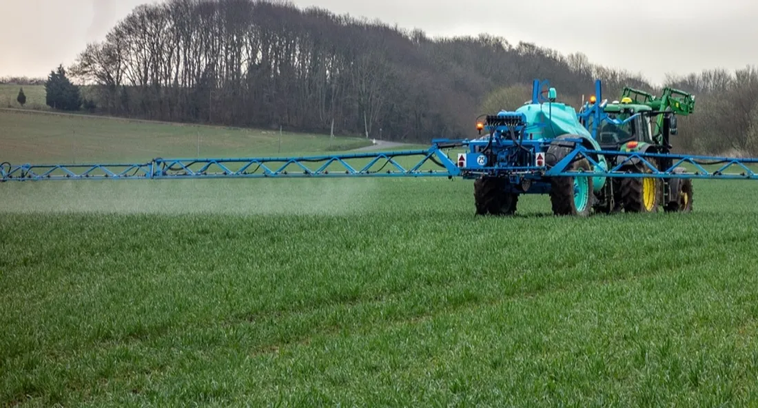 Tracteur en épandage
