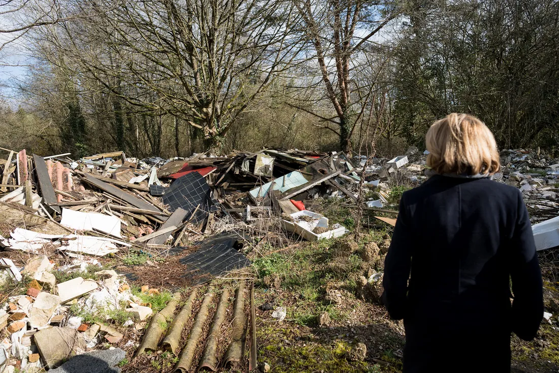 Valérie Pécresse dans la décharge sauvage de Montigny-le-Bretonneux