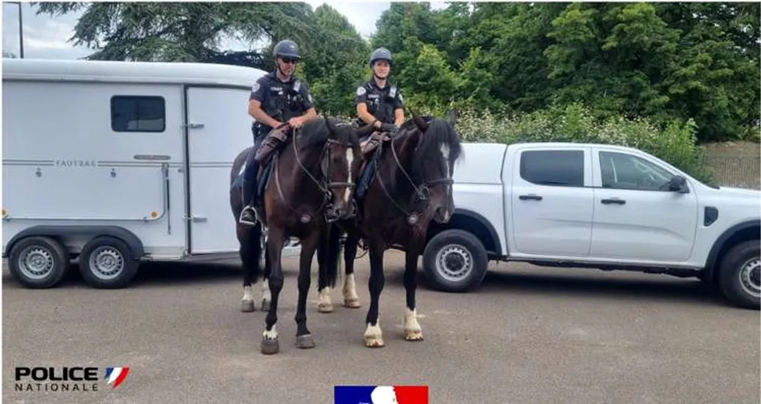 Policiers de la brigade équestre 
