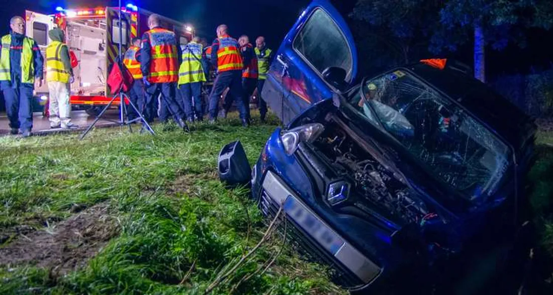 Voiture accidentée sur la RD471