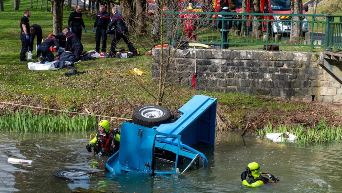Voiture immergée à Fontaine-le-Port