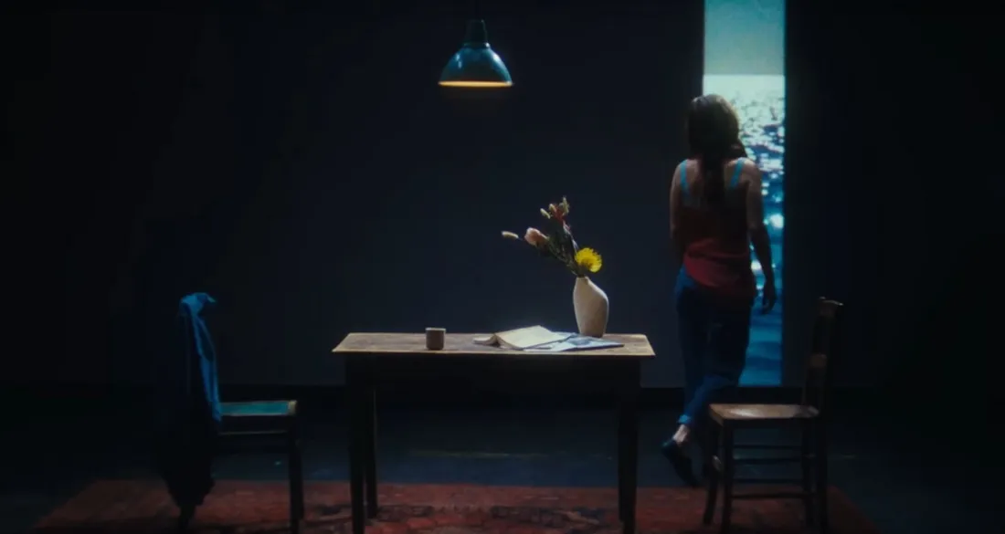 Zaz dans le clip de "Sains et saufs"