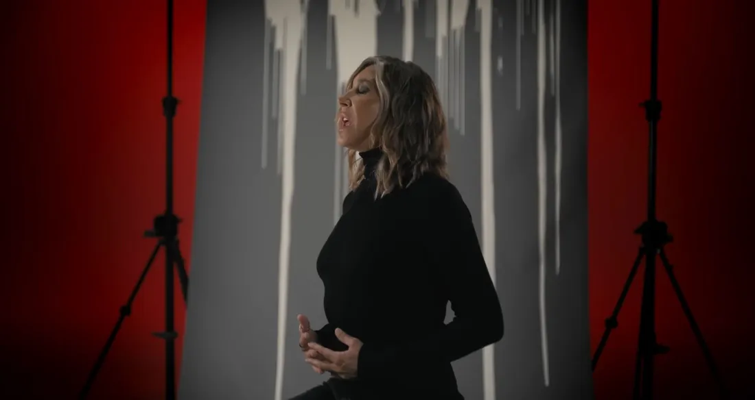 Image extraite du clip de "Couleur" de Zazie