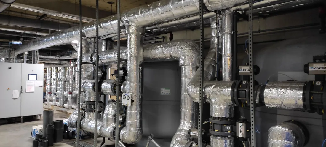 Piscine de Chartres-de-Bretagne (tuyaux)