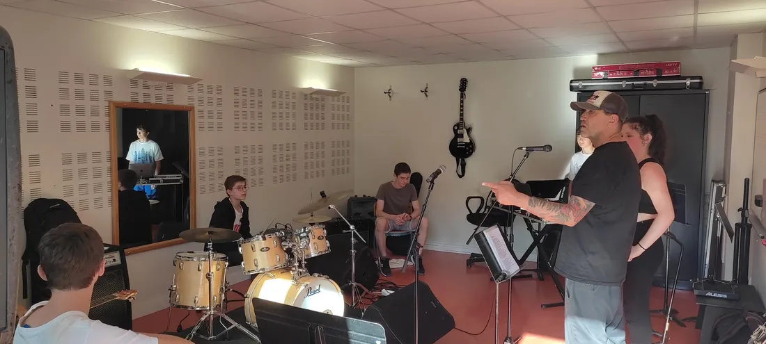 Dominique Morisset encadre son premier atelier de musiques actuelles de la saison 