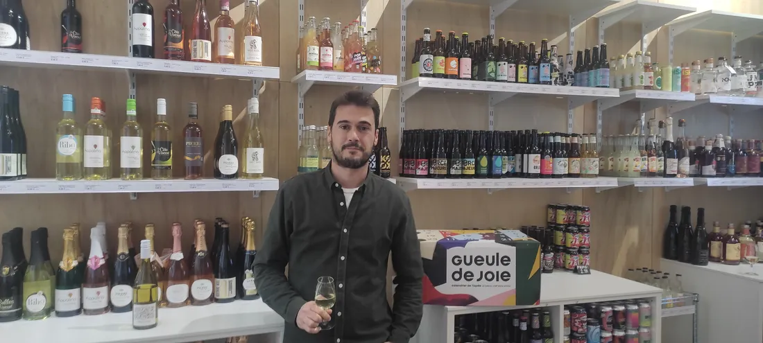 Jean-Philippe Braud, fondateur de “Gueule de Joie” avec le "Calendrier de l'Après" à sa gauche.