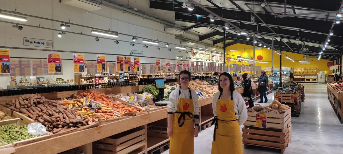Deux employées du magasin Bon D'ici à Rezé (44), le mardi 30 janvier. 