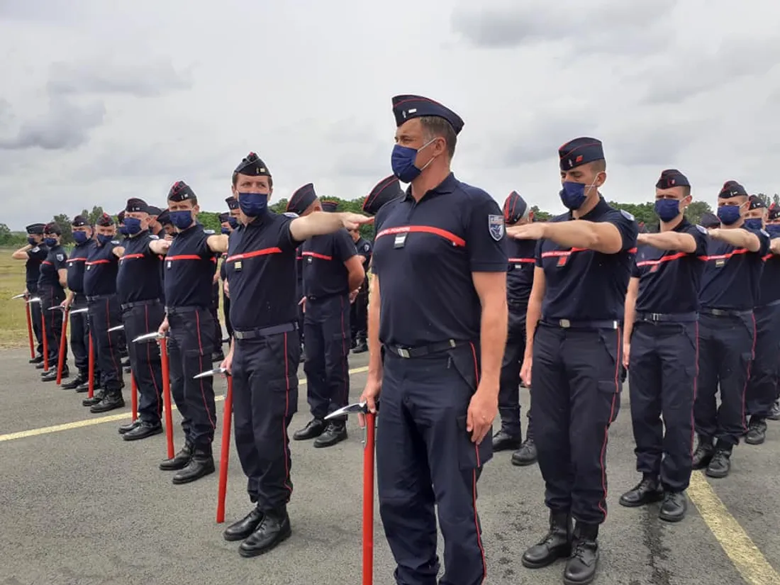 Défilé de pompiers sur les Champs-Elysées - entraînement