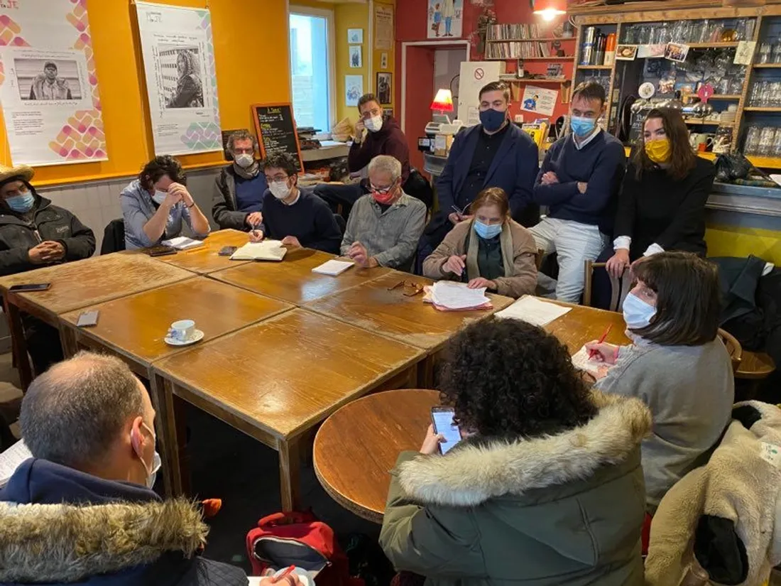 Les opposants se sont réunis pour lancer leur plate-forme