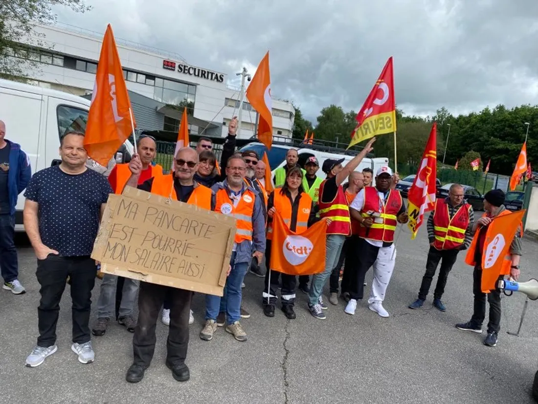Les agents de sécurité devant Securitas à Orvault