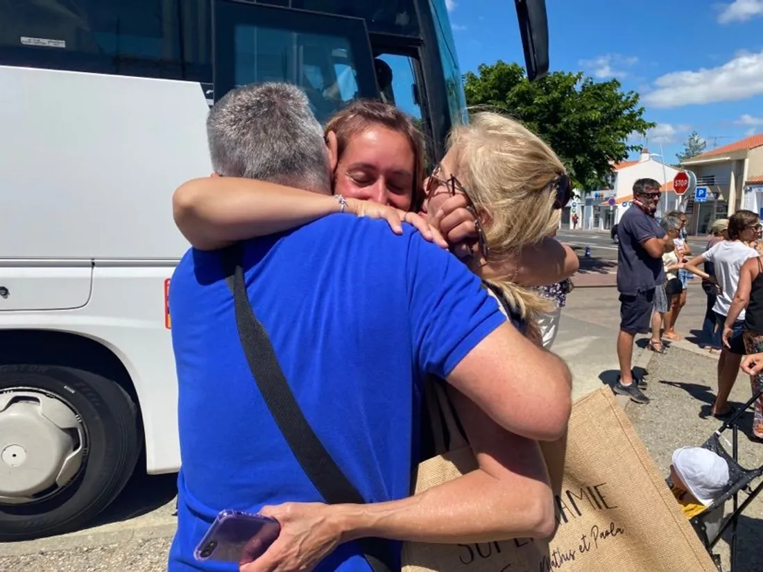 Valérie et son mari disent au revoir à Victoria