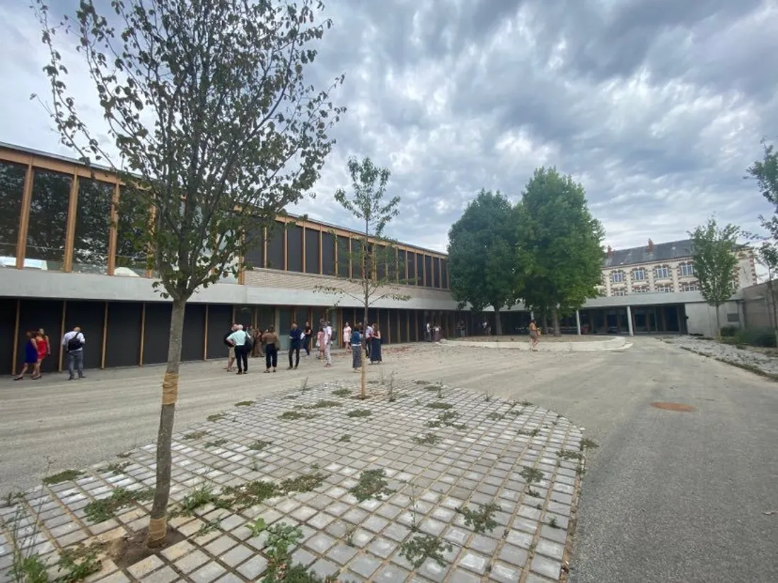 La cour de l'école Alice Guy à Nantes