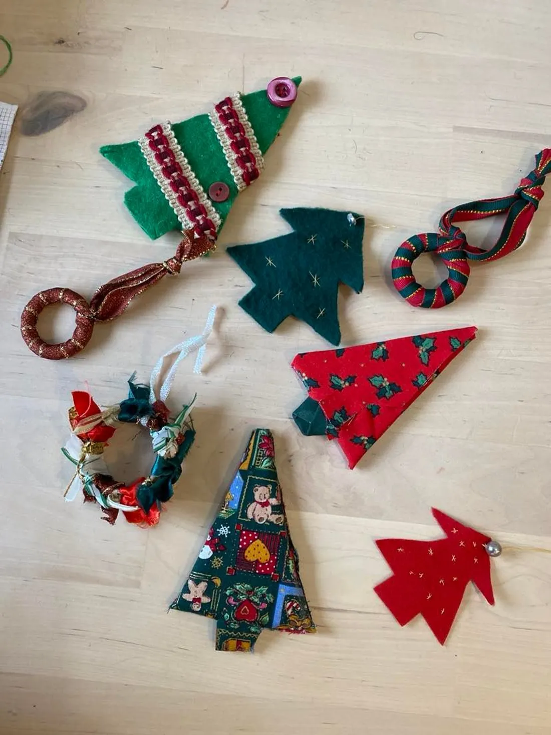 Les petites décorations de l'association au petit grenier