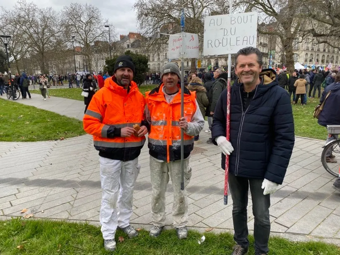 Frédéric est peintre, il manifeste avec des collègues